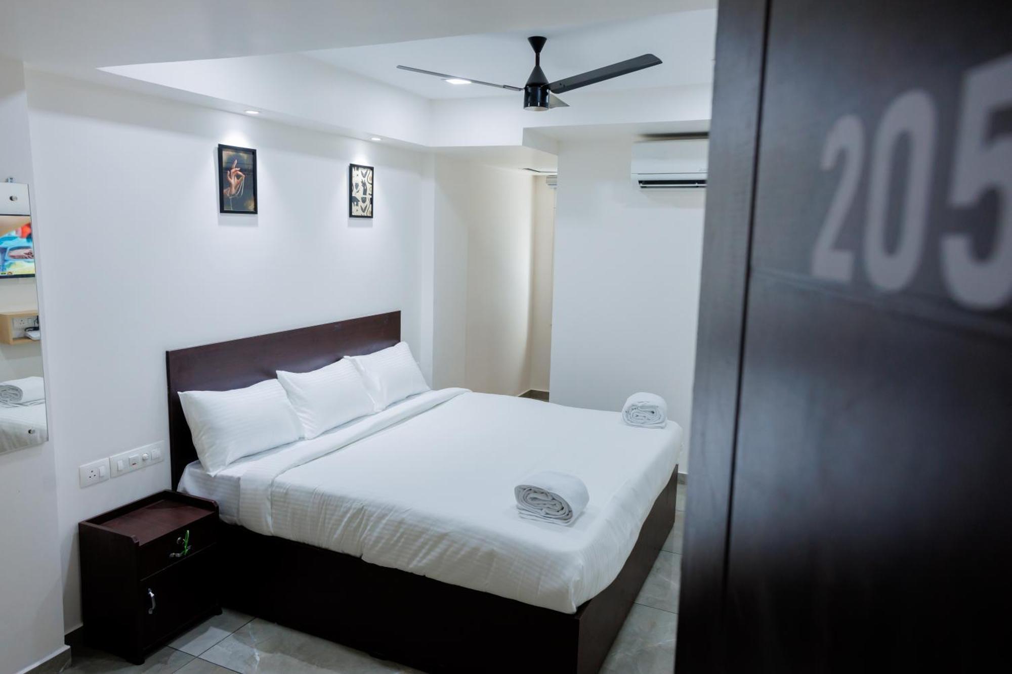 Reach Inn Kochi Exterior foto